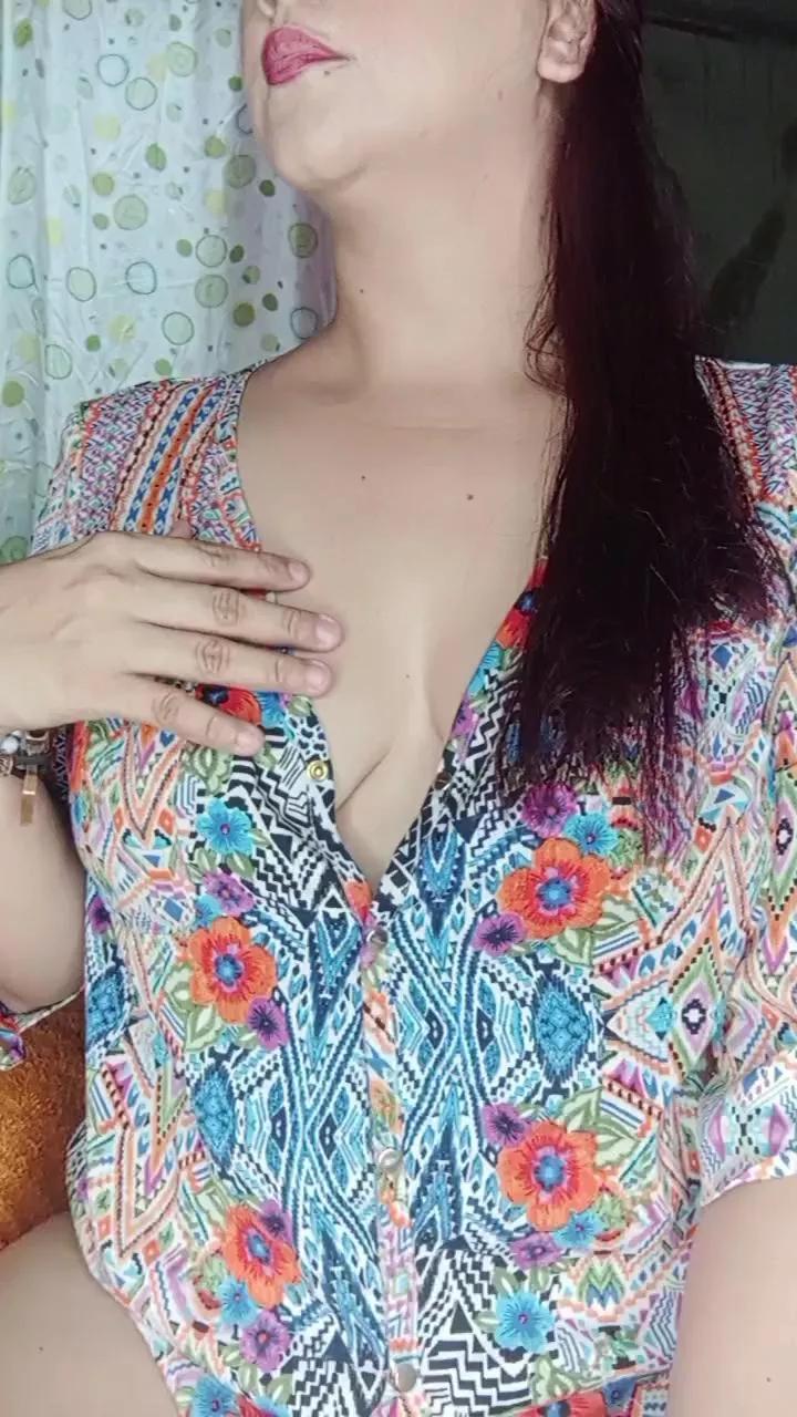 Lucia_Milf on Cam4 