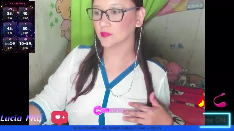 Lucia_Milf on Cam4 
