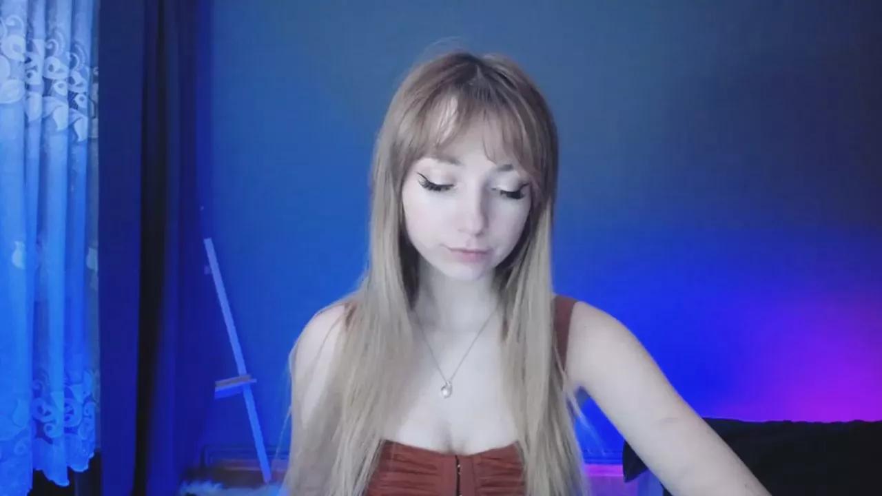 LuciaAdorable on Cam4 