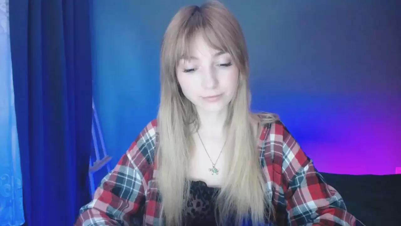 LuciaAdorable on Cam4 