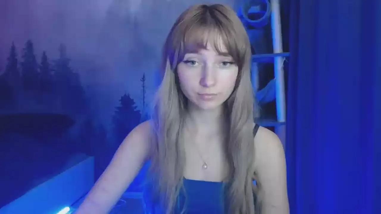 LuciaAdorable on Cam4 