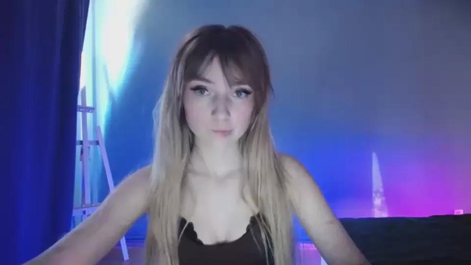 LuciaAdorable on Cam4 