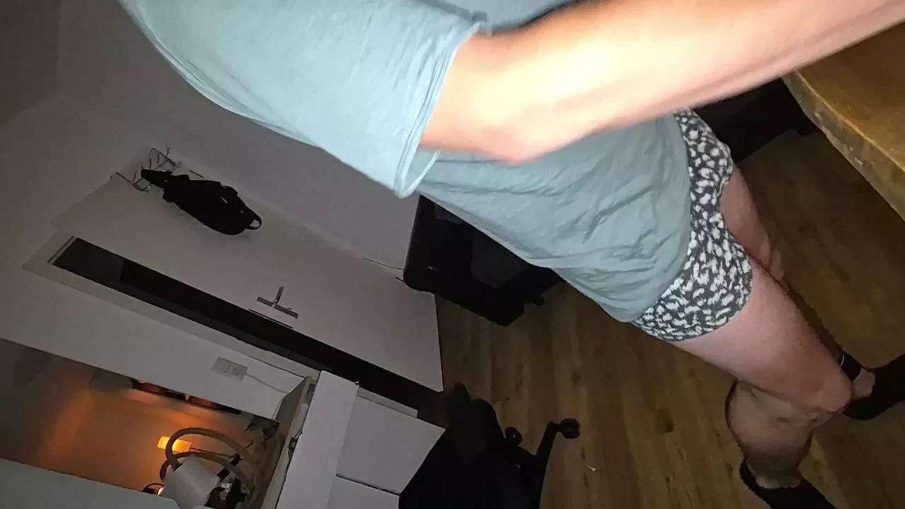 Offline LuckyBong on Cam4