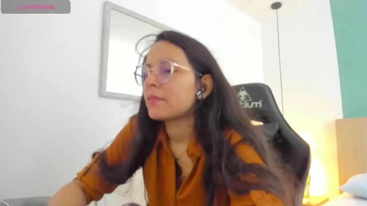 Offline lucy_blue28_ on Cam4