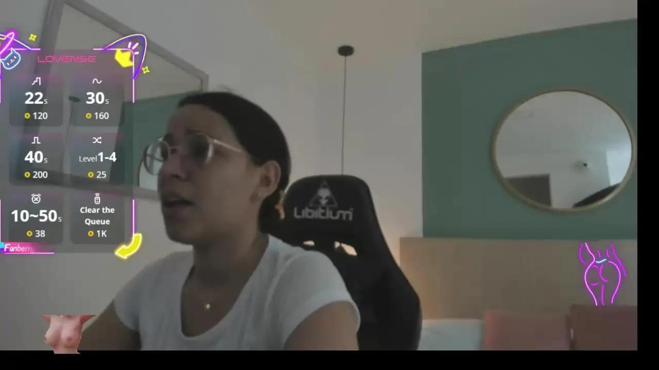 Cute lucy_blue28_ from Cam4 lucy_blue28_ from Cam4