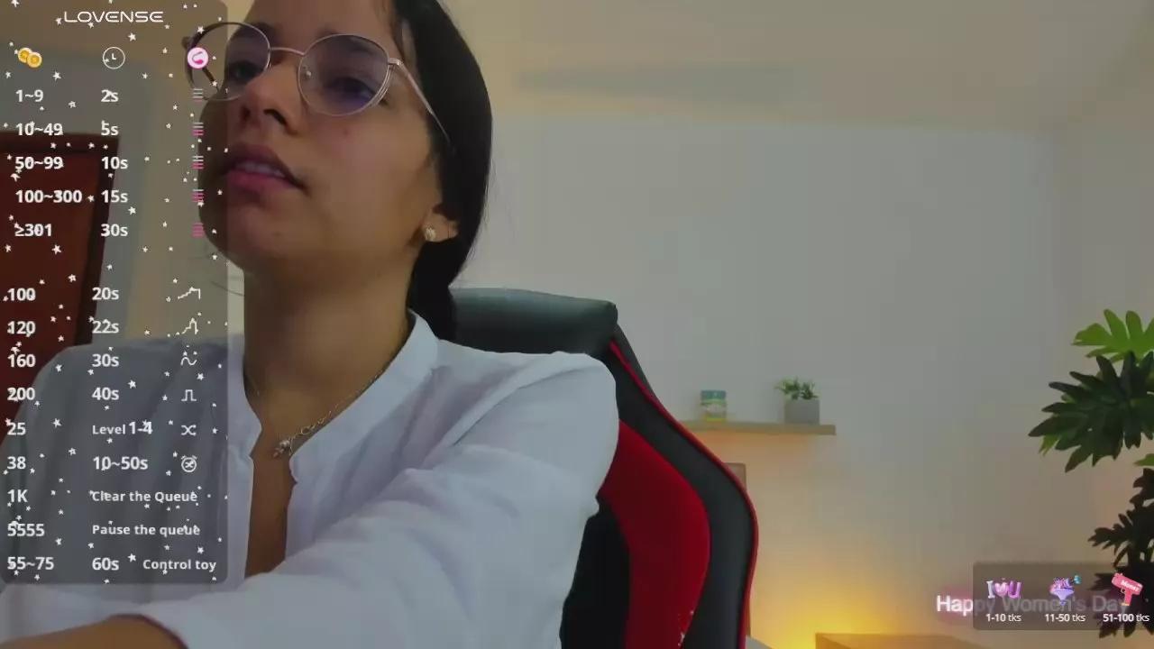 Offline lucy_blue28_ on Cam4