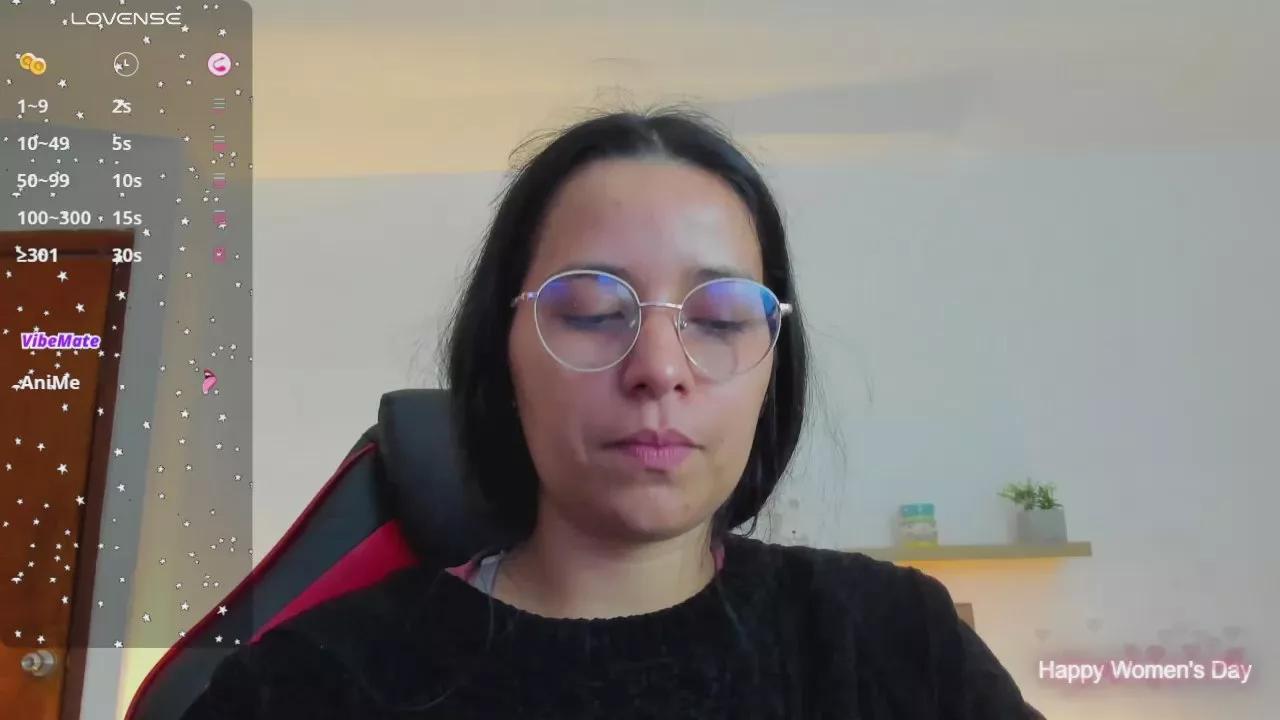 Offline lucy_blue28_ on Cam4