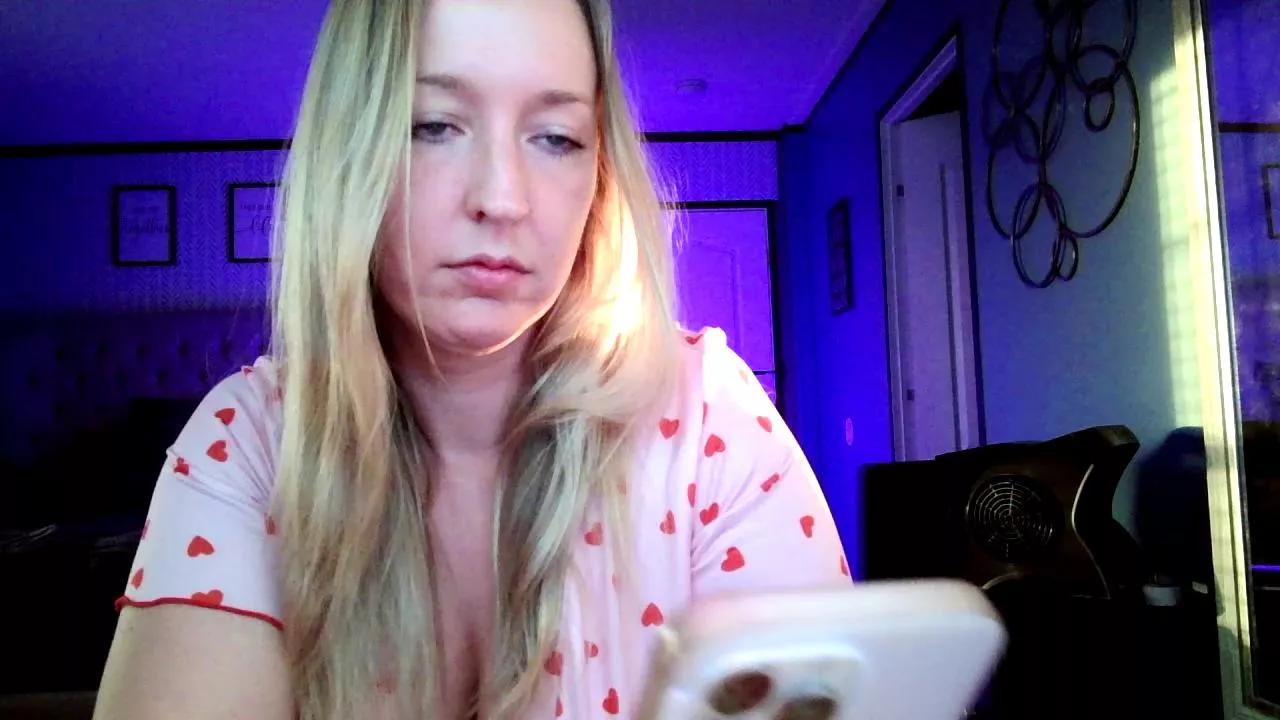 lucyallen4201 on Cam4 