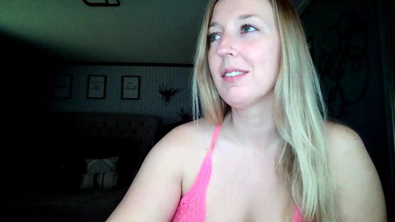 lucyallen4201 on Cam4 