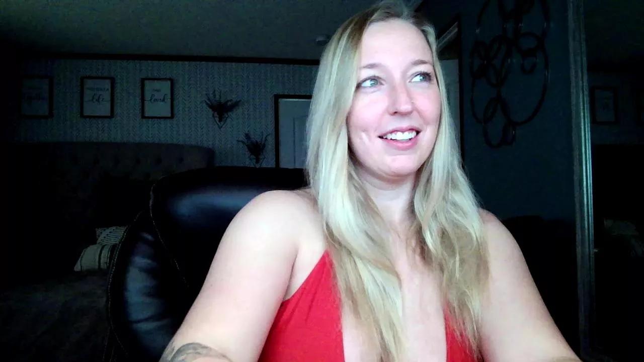 lucyallen4201 on Cam4 