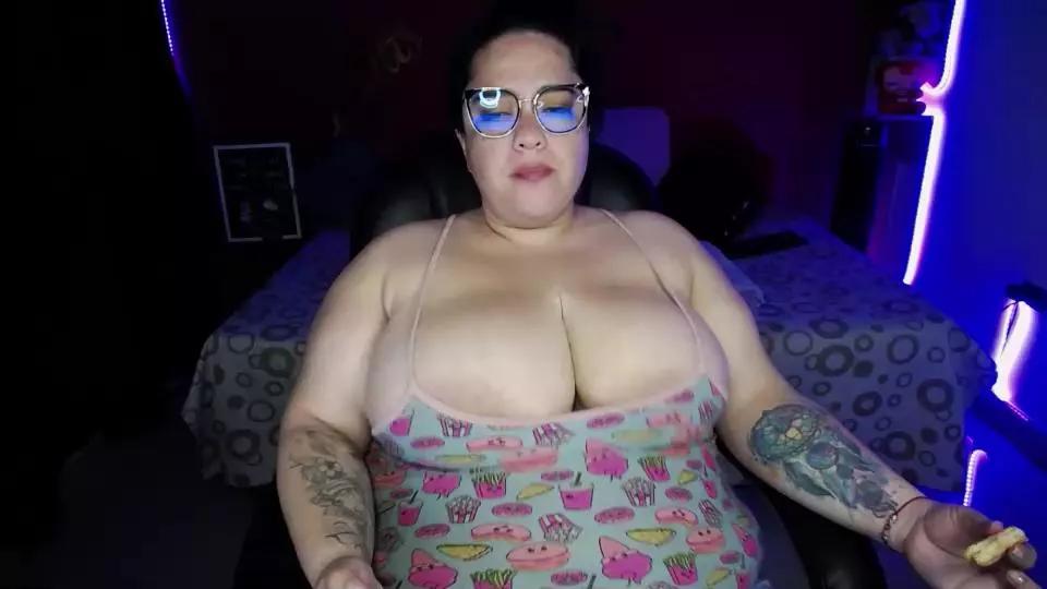 lulubigtitts1 on Cam4 