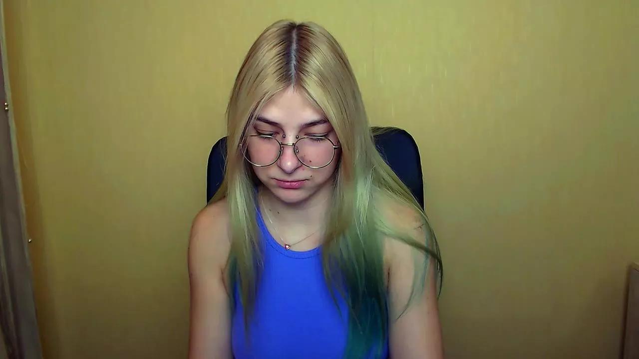 Offline Luna_Lush_ on Cam4