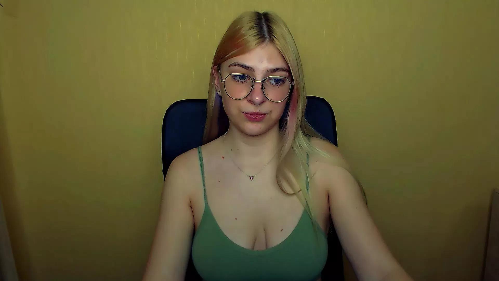 Offline Luna_Lush_ on Cam4