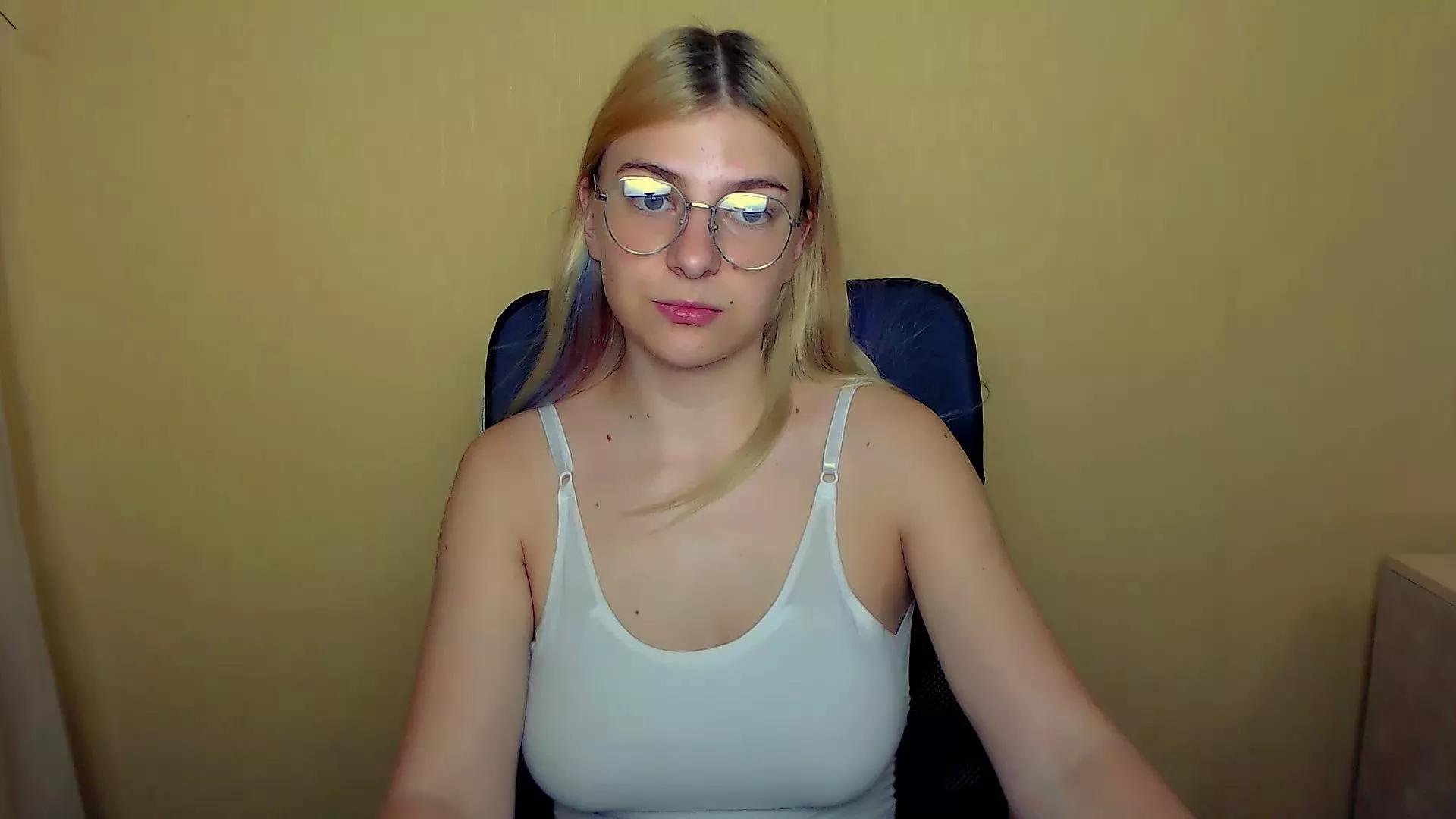 Offline Luna_Lush_ on Cam4