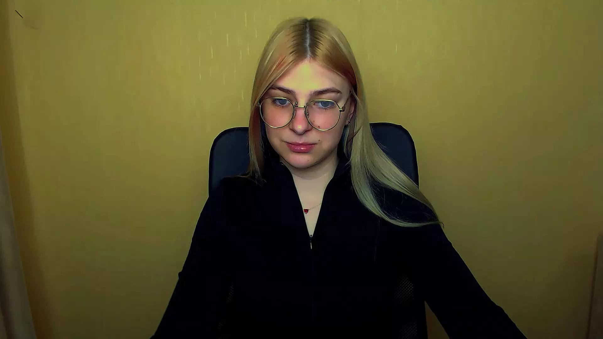 Offline Luna_Lush_ on Cam4