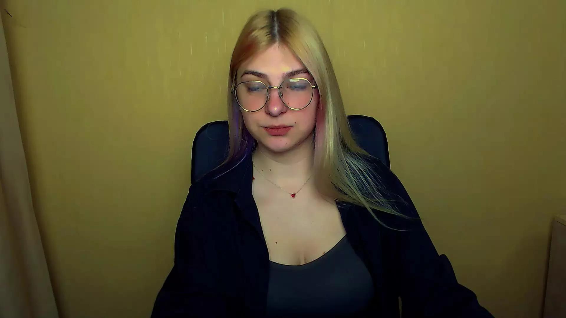 Offline Luna_Lush_ on Cam4