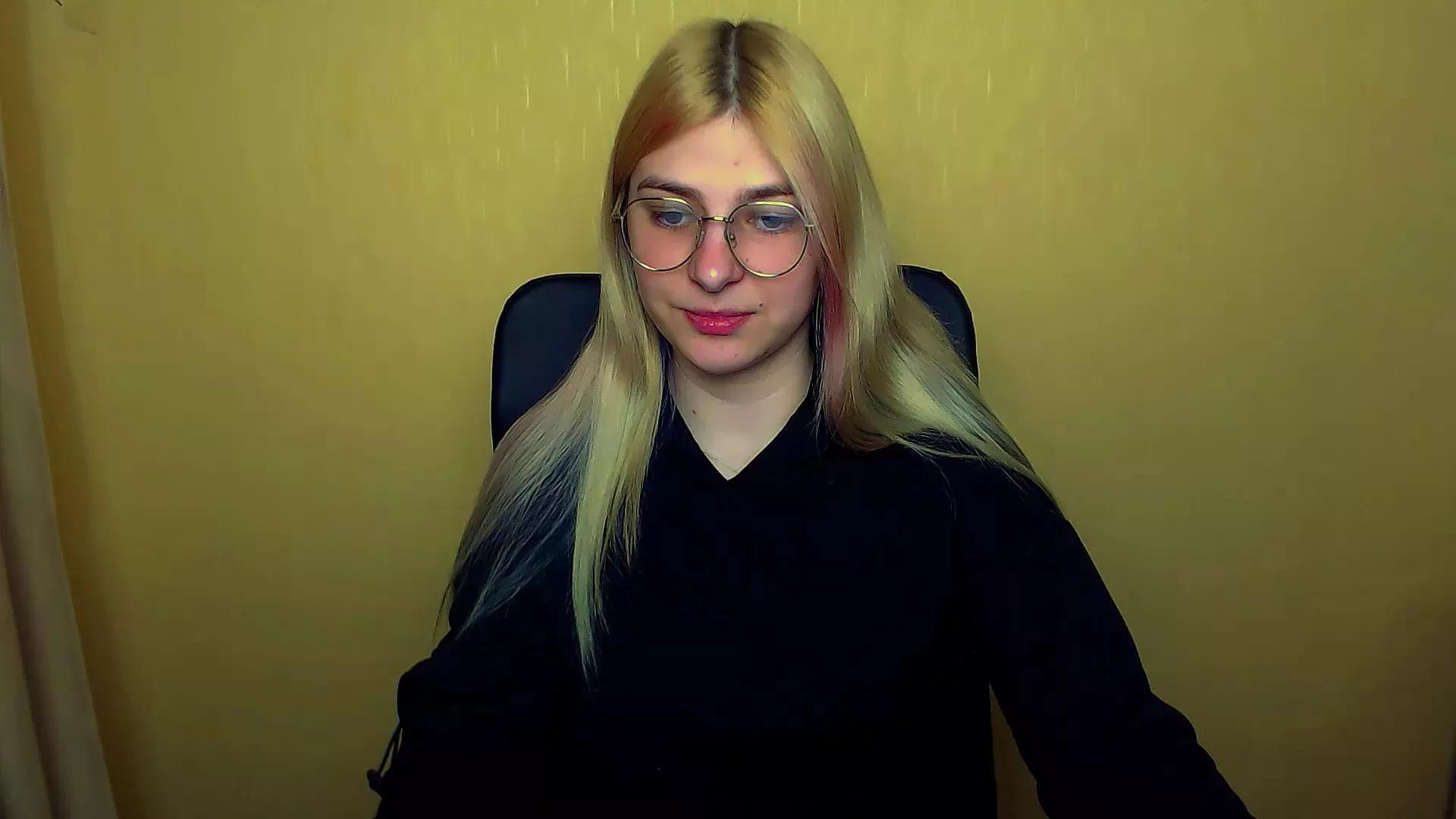 Offline Luna_Lush_ on Cam4