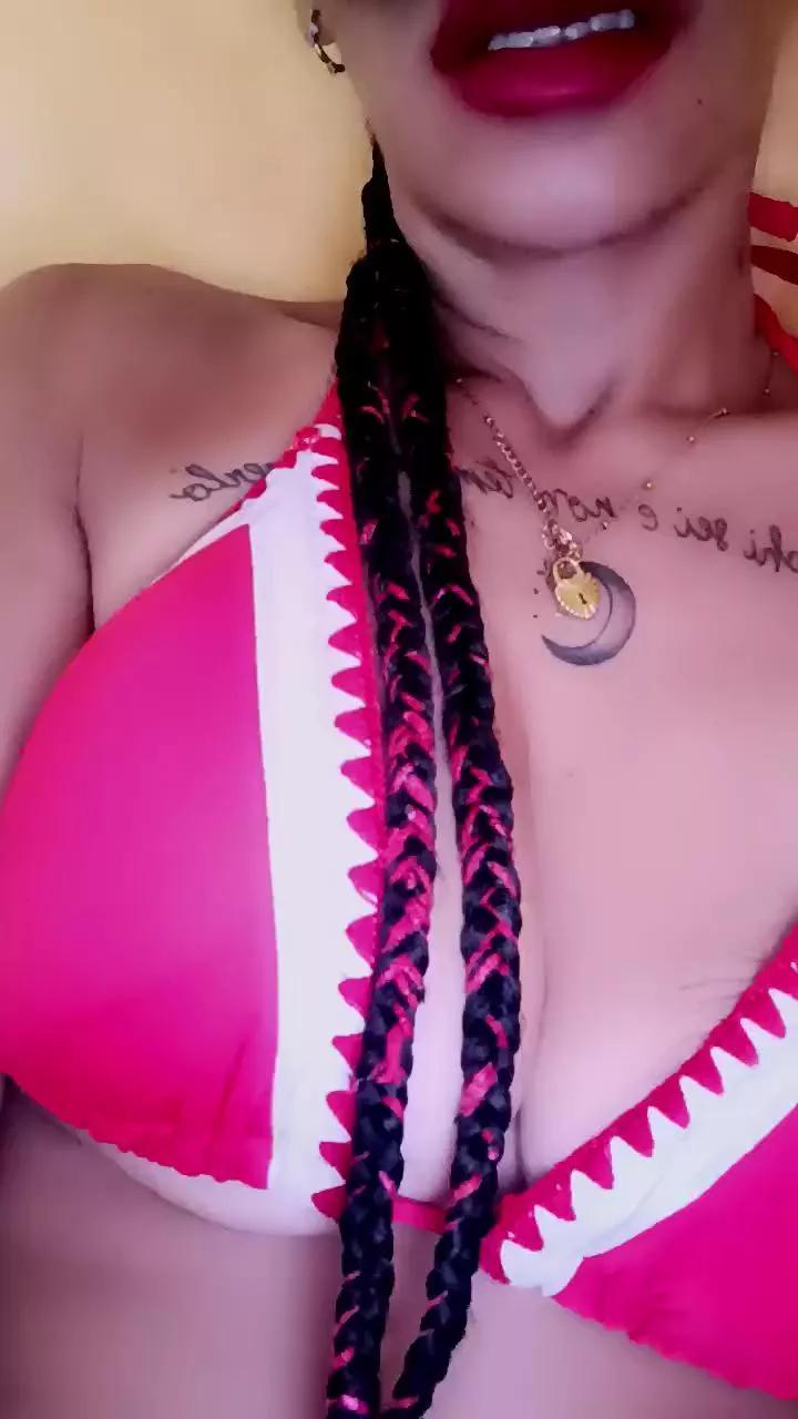 LunaVera on Cam4 