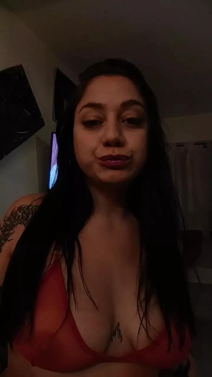 Luulii_loove on Cam4 