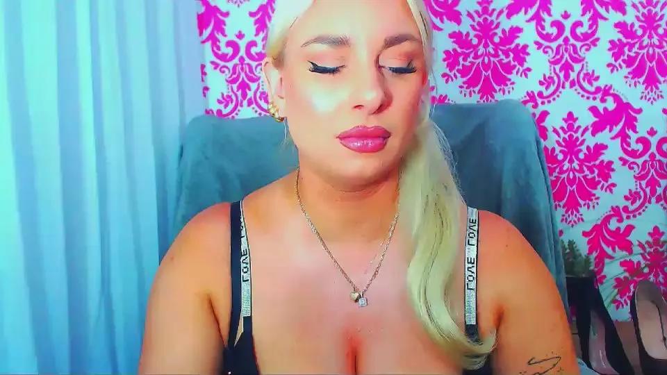 Freechat LuxuriaBabe on Cam4