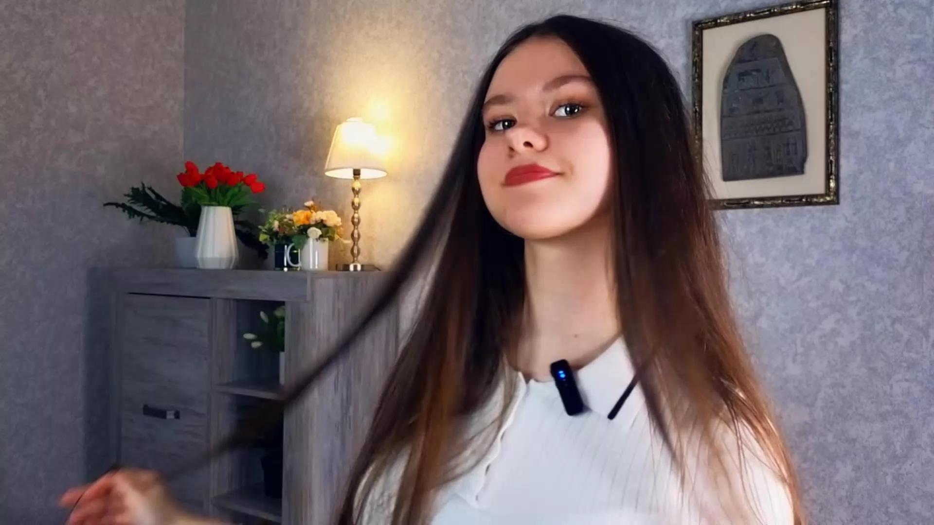 Freechat LynneForster on Cam4