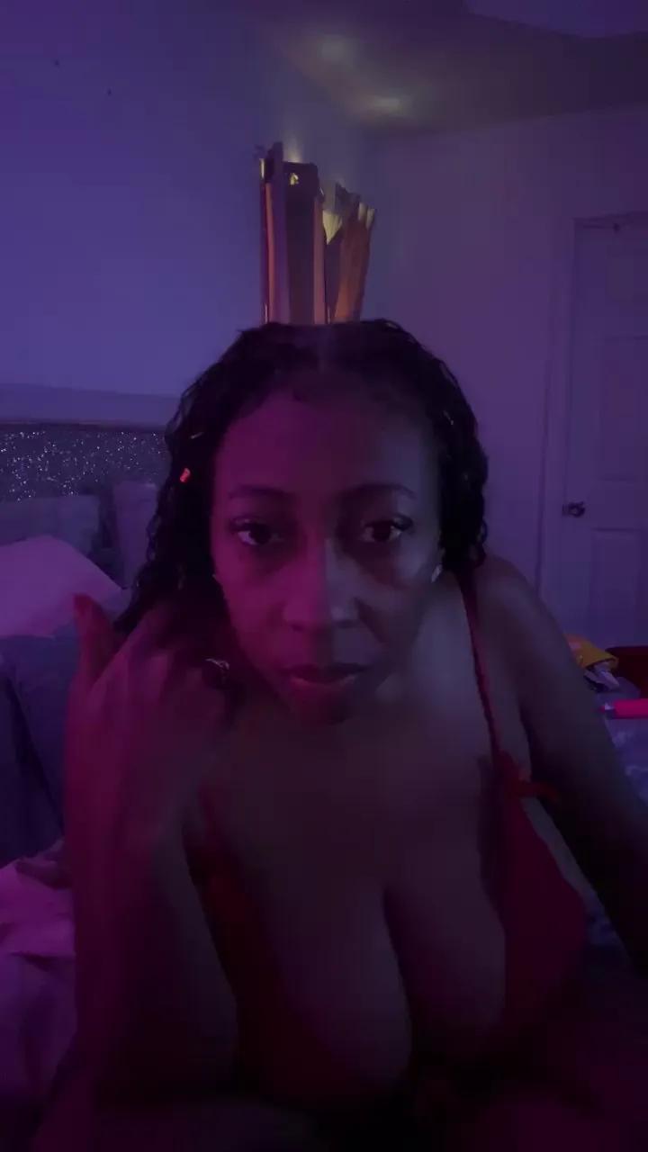 Offline Madam_Glam on Cam4