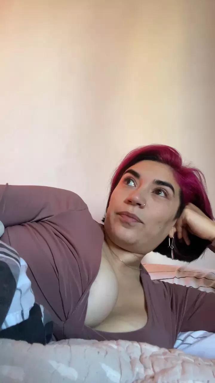 Offline Madamepiaceri on Cam4