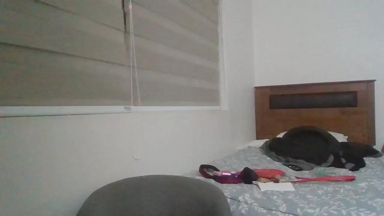 Offline Madamepiaceri on Cam4