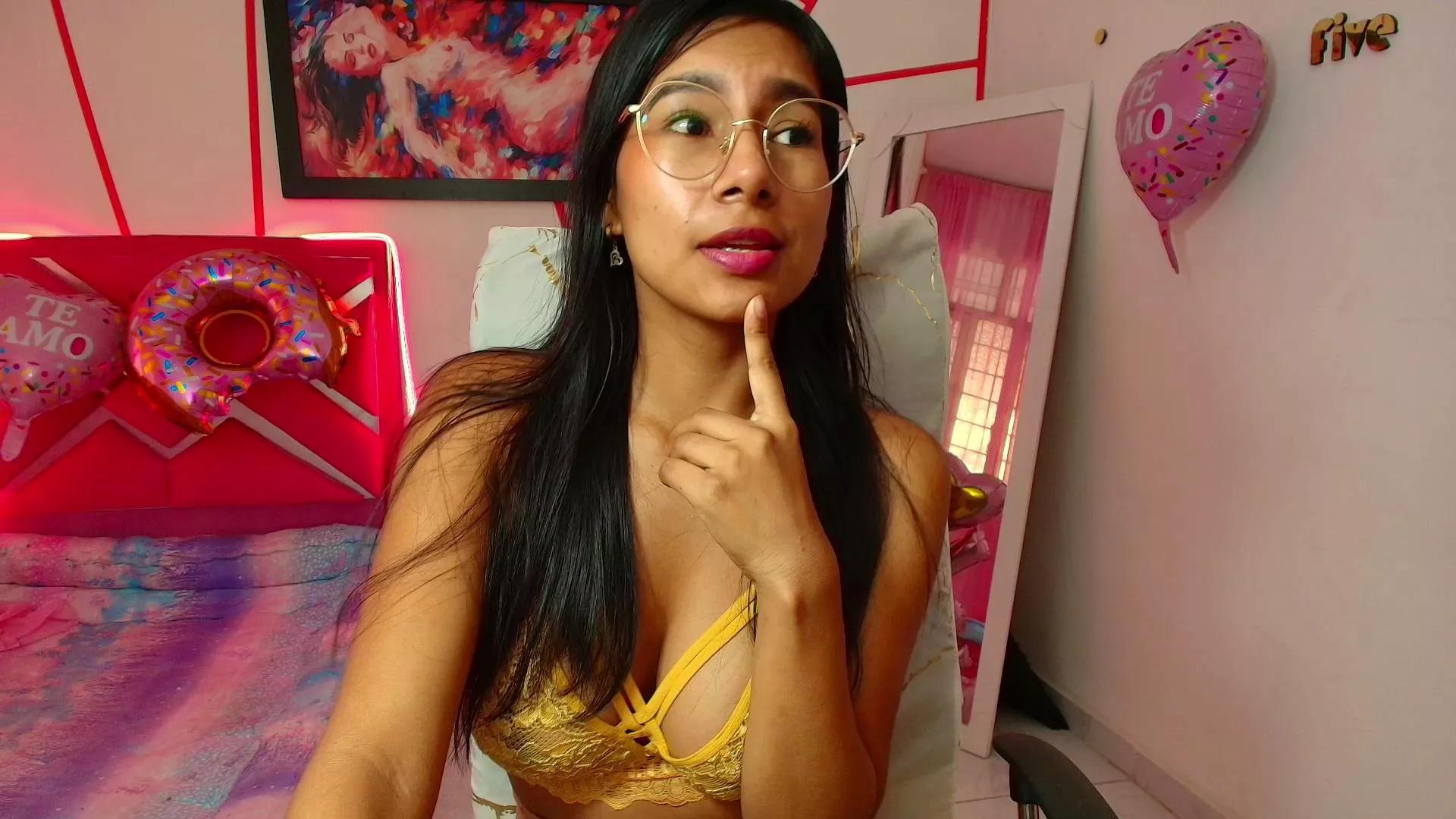 Mady_Cam on Cam4 