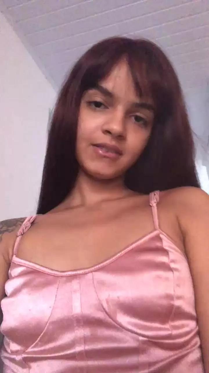Magrinha00 on Cam4 