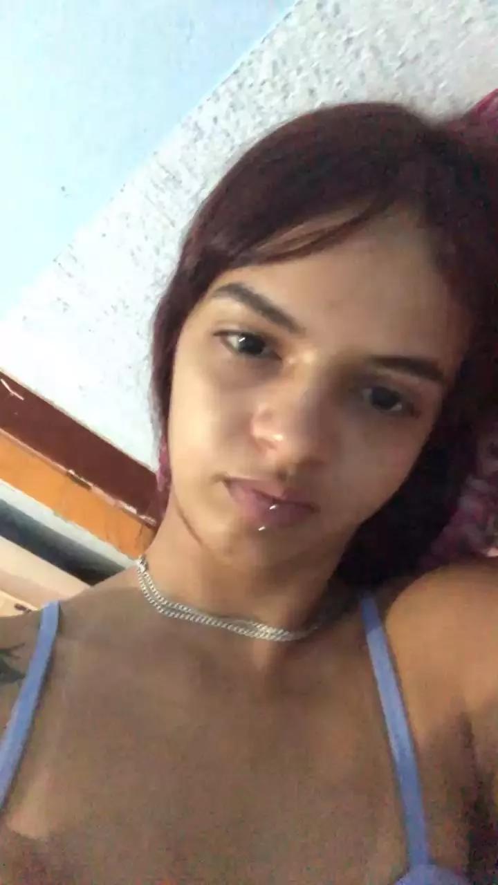 Magrinha00 on Cam4 