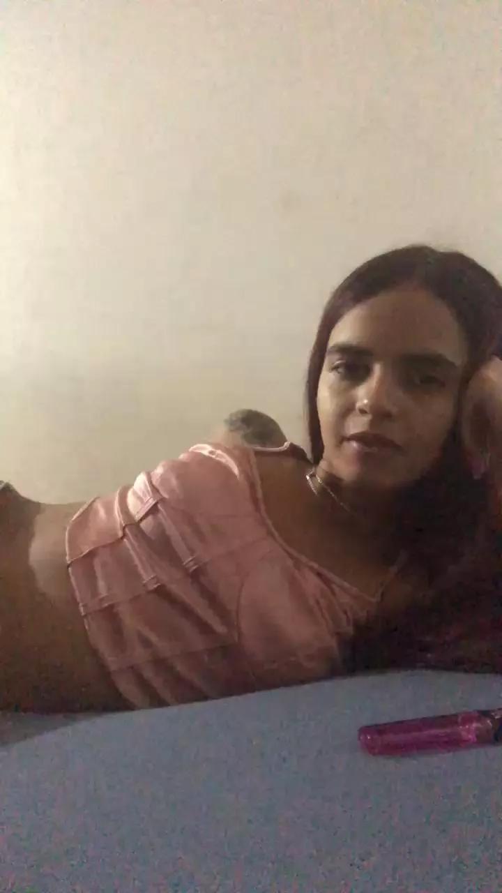 Magrinha00 on Cam4 