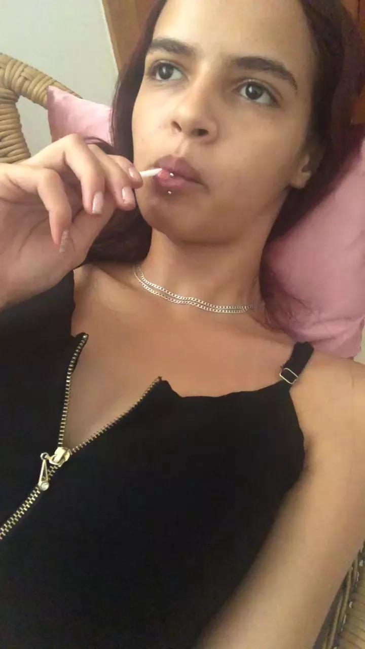 Magrinha00 on Cam4 