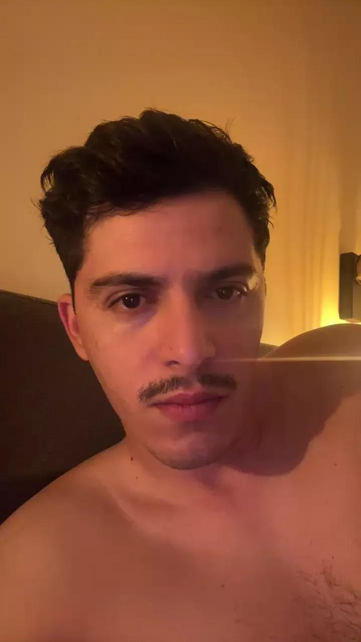 Maitrecesar75 on Cam4