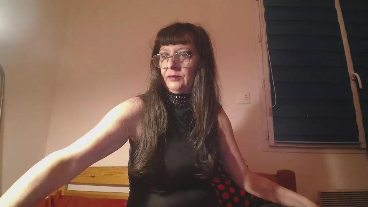 MaitresseElsa on Cam4 