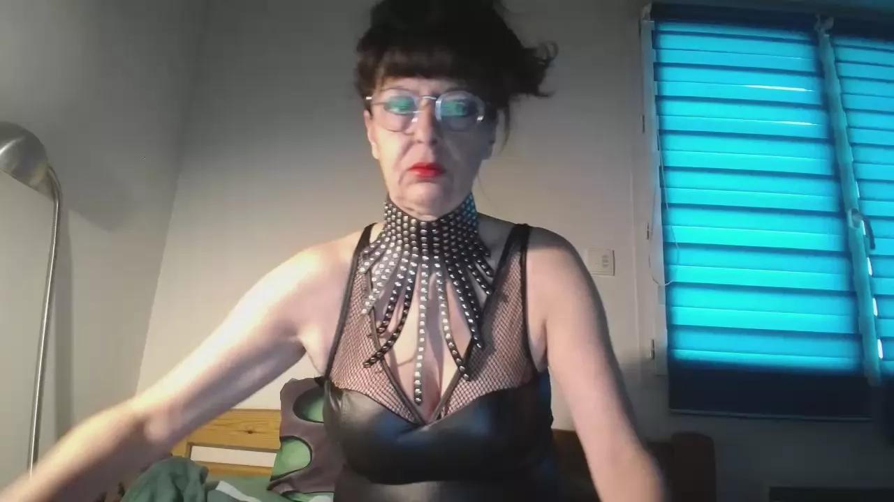 MaitresseElsa on Cam4 