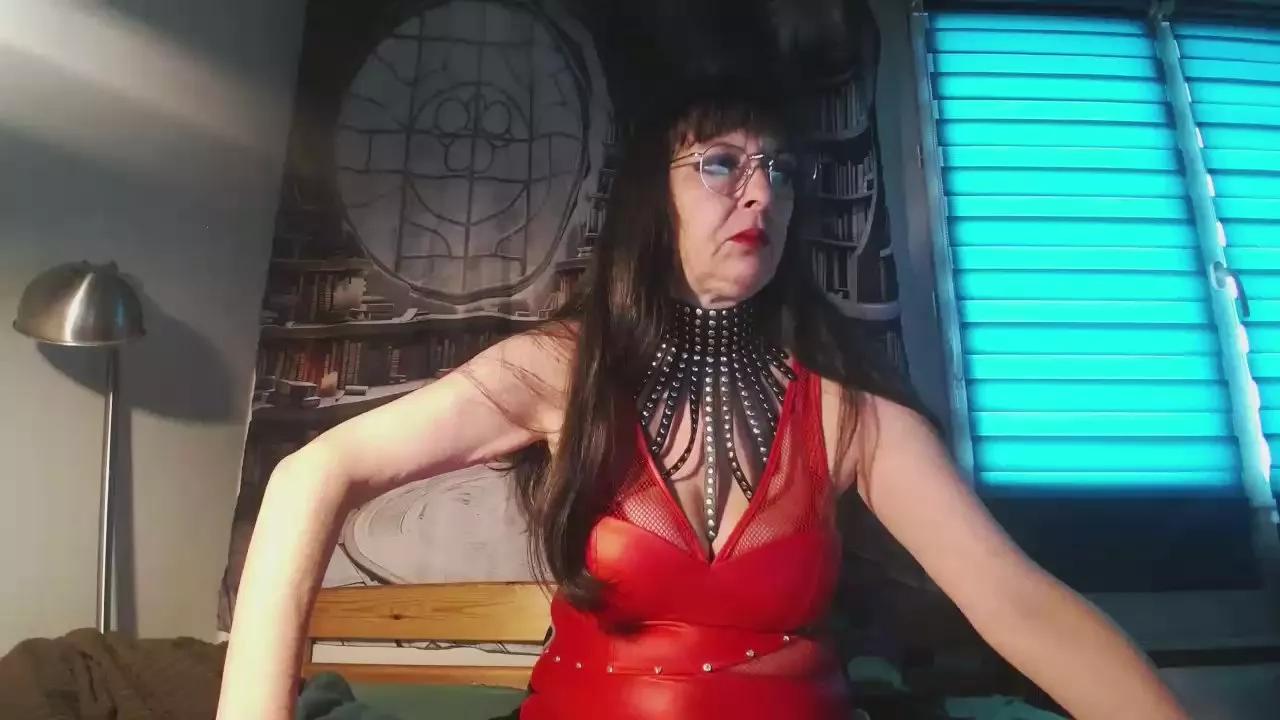 MaitresseElsa on Cam4 