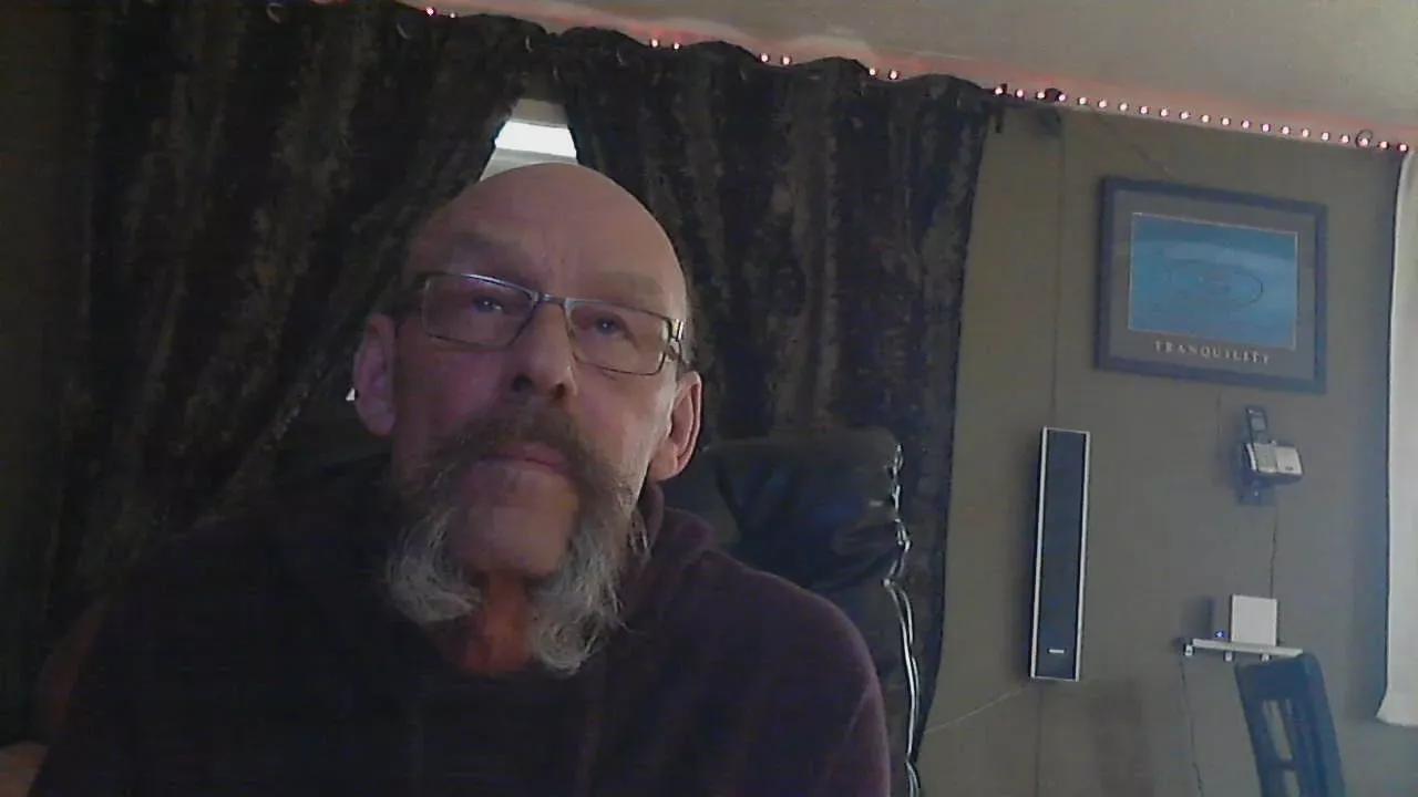mapleman35 on Cam4 