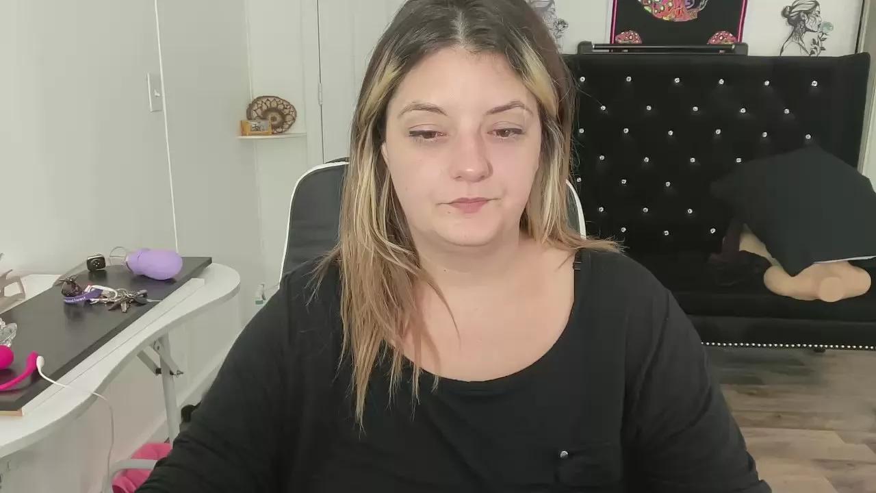 maramaze on Cam4