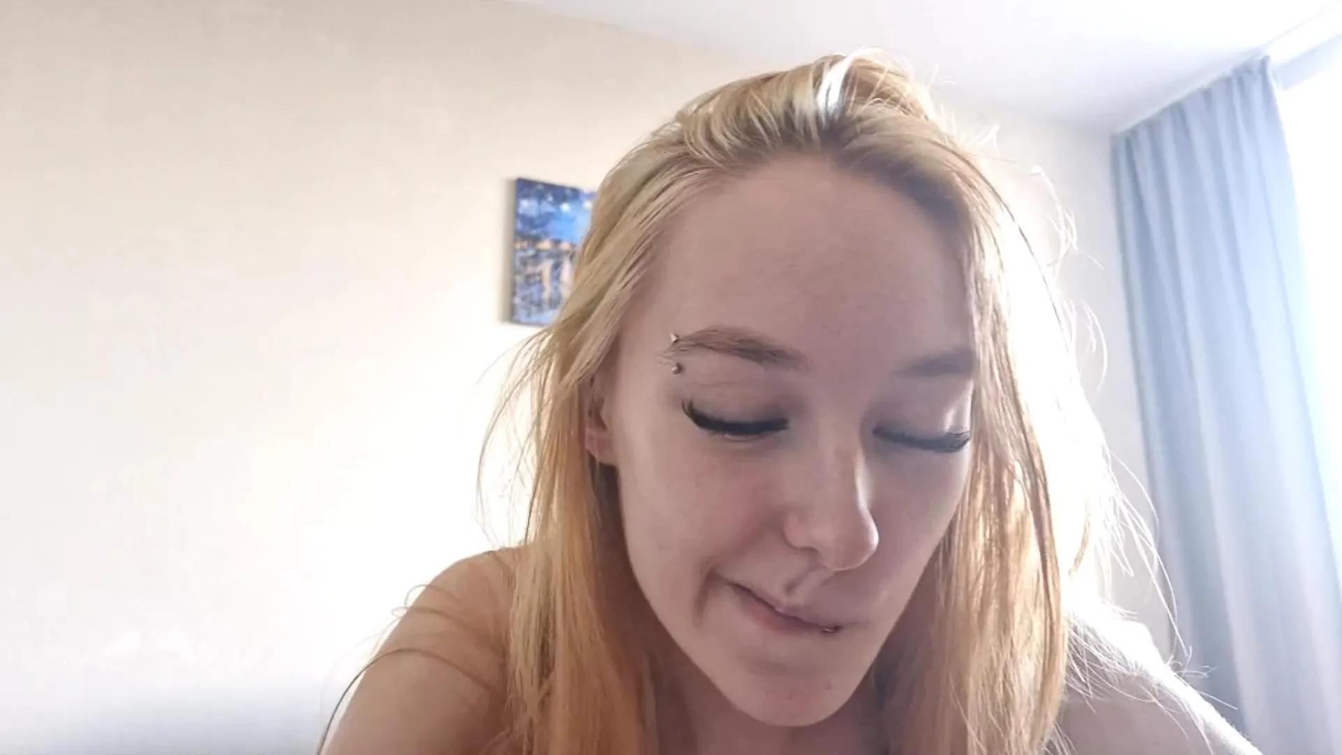 Offline MaryWaymer on Cam4