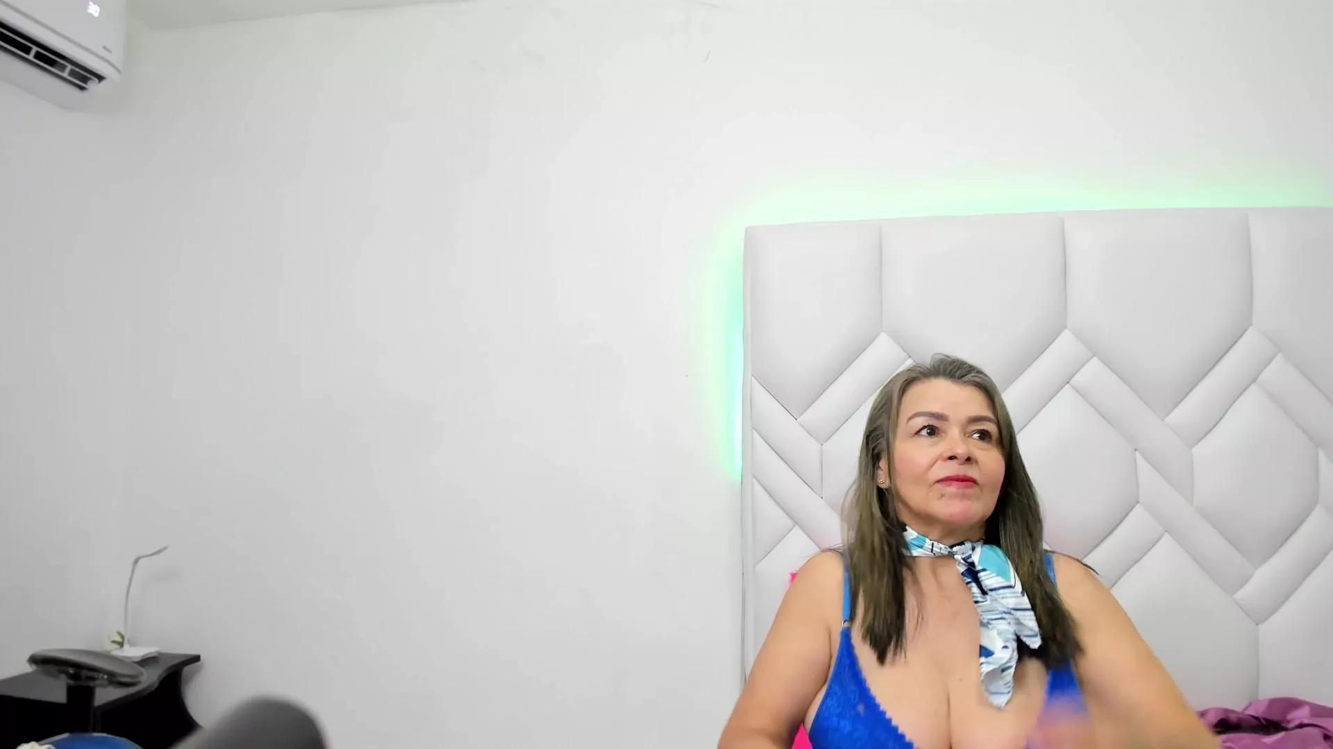 MatureeBoobs on Cam4 