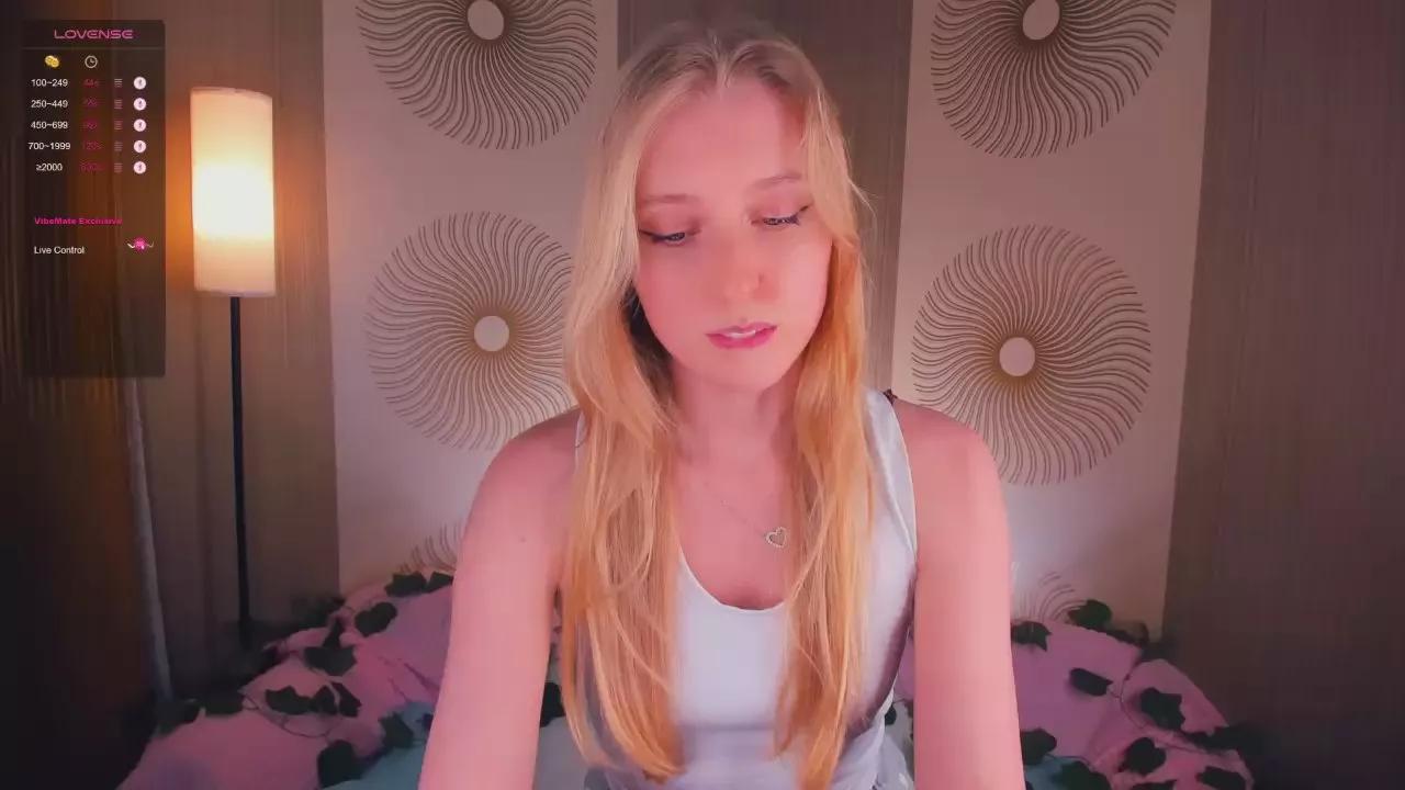 MaxineAytes on Cam4 
