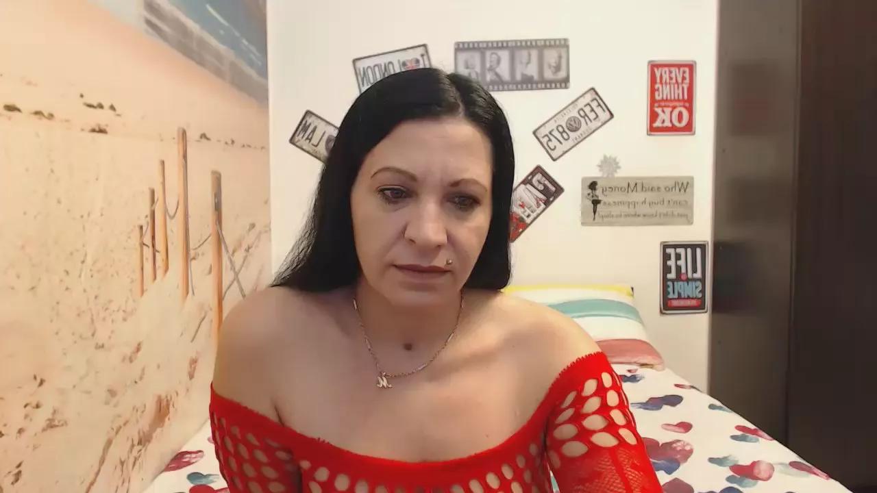 MeaowMelly on Cam4 