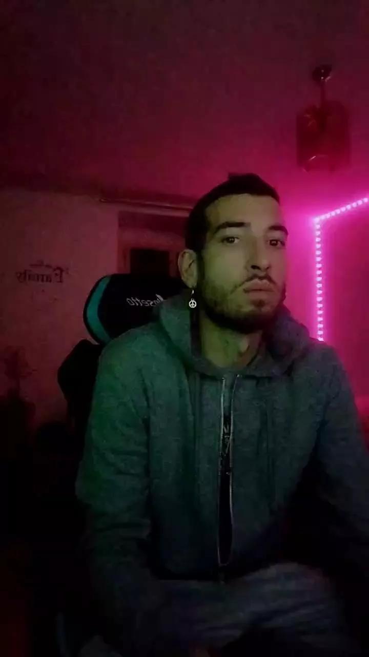 Meastroboris95 on Cam4 