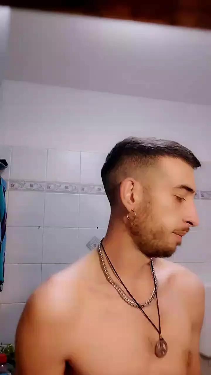 Meastroboris95 on Cam4 