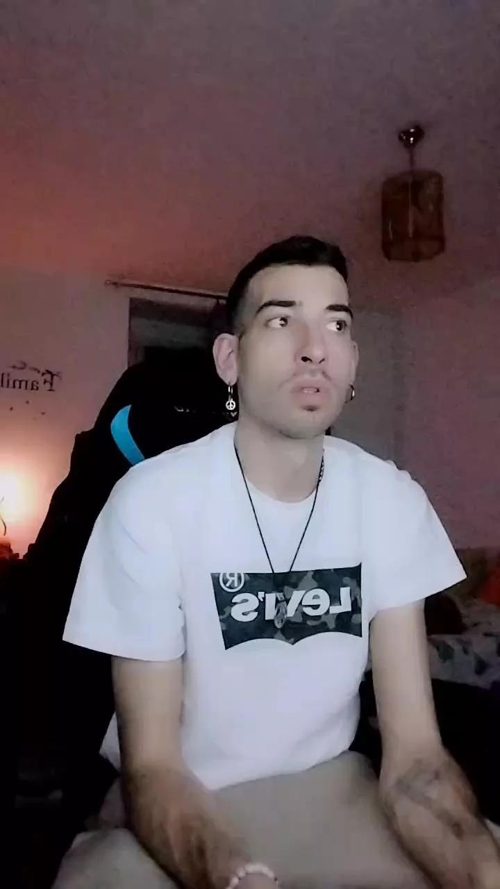 Meastroboris95 on Cam4 