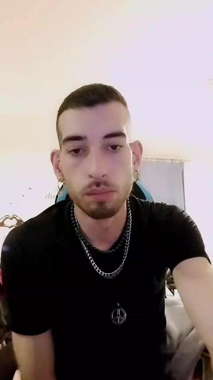 Meastroboris95 on Cam4 