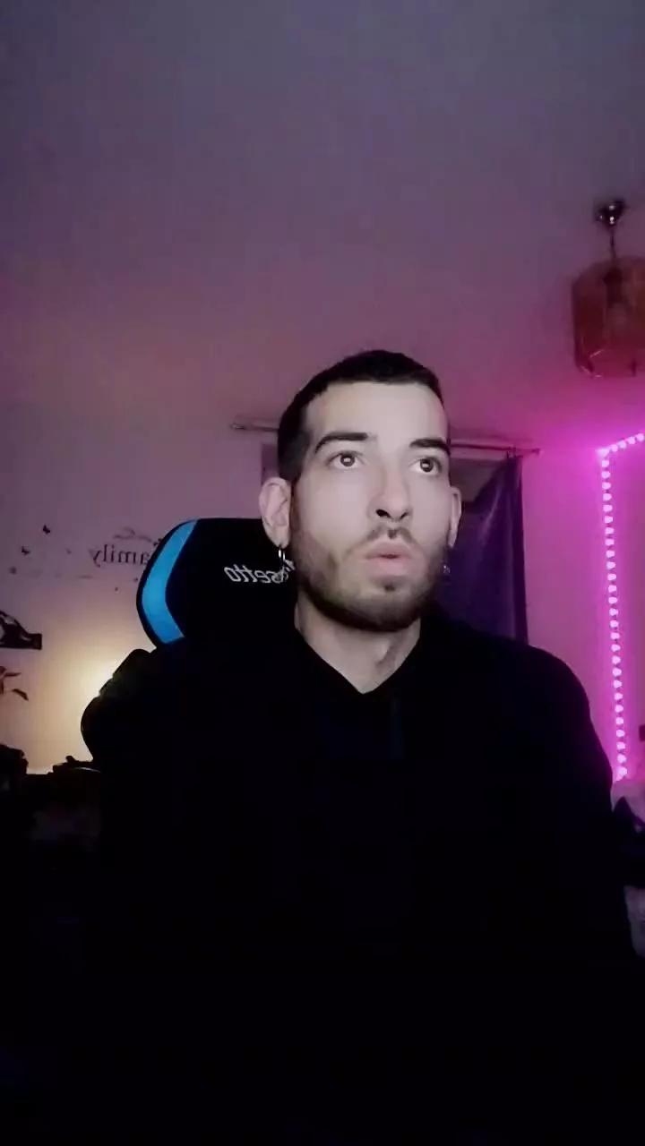 Meastroboris95 on Cam4 