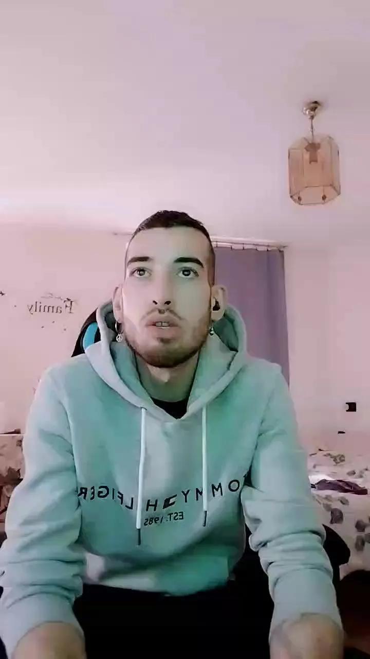Meastroboris95 on Cam4 