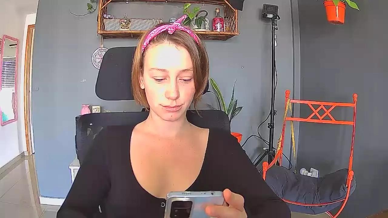 Freechat mediadescocida on Cam4